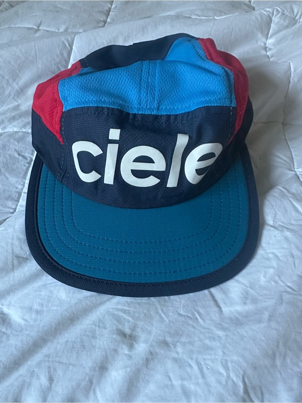 Ciele Men’s Multicolor Performance Running Cap - Blue/Teal/Red